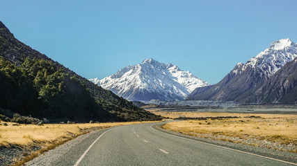 Fototapeta premium road lake pukaki mt cook new zealand lake tekapo