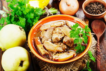 Stew meat with quince