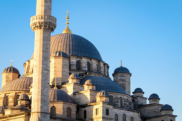 Obraz premium Golden sunset close up view of the dome and minaret of the Blue Mosque against blue sky in Istanbul, Turkey