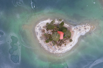 Luftaufnahme Eibsee Hütte in Bayern gefroren