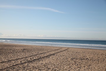 Obraz premium Tire Tracks in the Beach