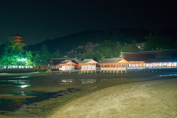 Fototapeta na wymiar 厳島神社
