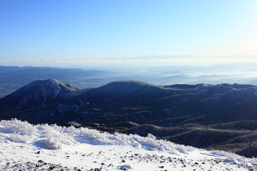 Obraz premium 雪が積もる霧島連山