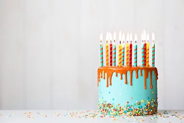 Foto op Plexiglas Verjaardagstaart met kaarsjes en drip icing © Ruth Black