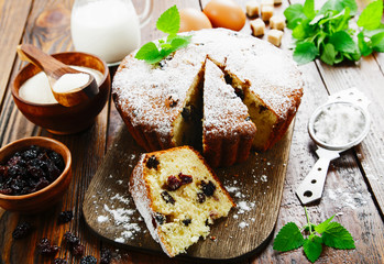 Semolina cake with raisins