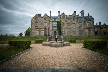 English mansion with a cloudy sky - obrazy, fototapety, plakaty