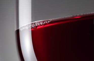 ein Glas Rotwein close up