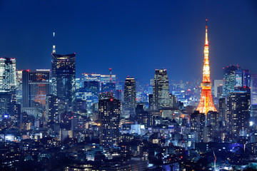 Nachtzicht van Tokio vol licht
