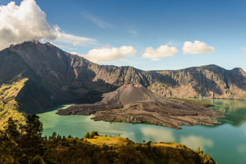 Mt Rinjani crater island