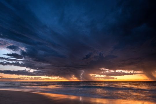 Perth ocean lightning