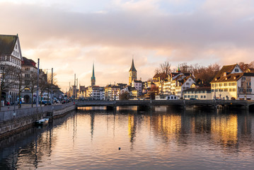 Obraz na płótnie Canvas Morning panoramic of Zurich by the Limmat river