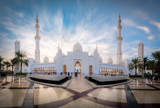 Sheikh Zayed gro&szlig;e Moschee in Abu Dhabi &ndash; Panoramablick bei Tag