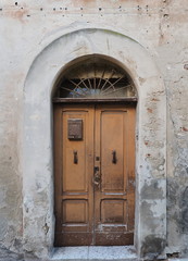 Fototapeta na wymiar Vintage italian wooden door.