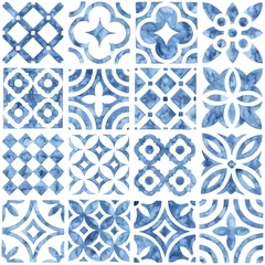 Foto op Plexiglas Portugese tegeltjes Tegel naadloos aquarelpatroon. Blauw en wit lappendeken stijl ornament. Met de hand gemaakte verf op papier. Afdrukken voor textiel. Vector illustratie.