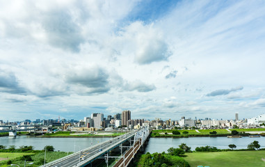 Fototapeta premium 都市と緑