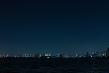深夜の町並み
