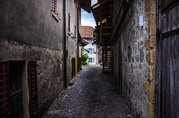 Fototapeta na wymiar Narrow cobbled street in the old town of Murten (Morat), Switzerland