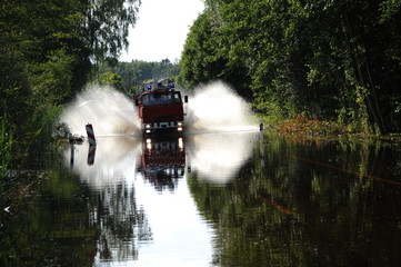 Autowäsche beim Hochwasser August 2011