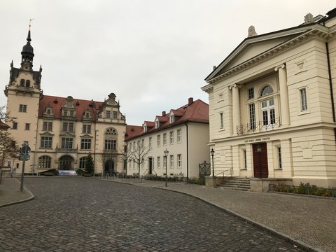 Stadt Bernburg Saale und Theater Bernburg in der Altstadt von Bernburg Saale (Sachsen-Anhalt)