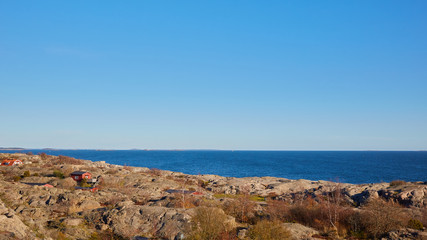 Fototapeta na wymiar Baltic sea meets rocks in stockholm archipelago.