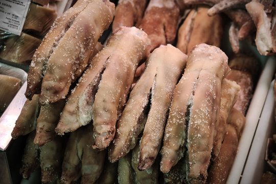 gezalzene schweinef&uuml;sse