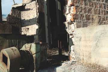 Fototapeta na wymiar old demolished building
