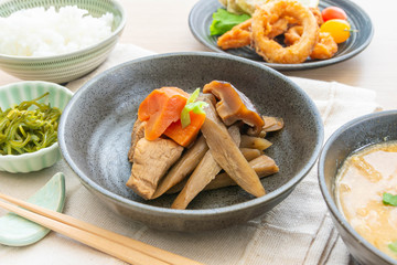 煮物とご飯