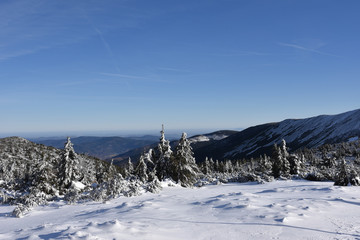 Fototapeta na wymiar Winter trials and panorama of Karkonosze Mountains, Karkonosze National Park, Poland.