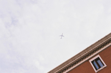Obraz premium detail of a building with plane in the air