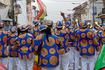 Fototapeta na wymiar Danse et musique au carnaval de Cayenne en Guyane française