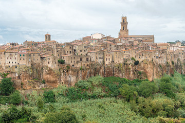 Obraz premium View of the medieval village Pitigliano founded in Etruscan time on the tuff hill, Tuscany