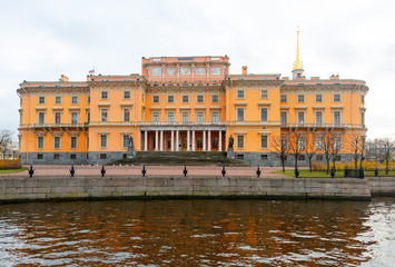 Fototapeta na wymiar Russia. Saint Petersburg. The Mikhailovsky castle