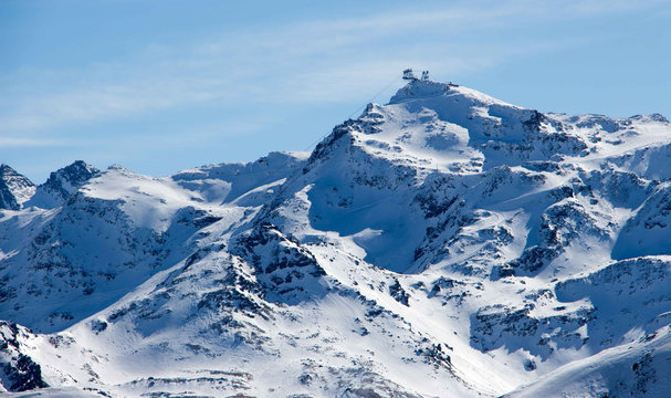 col de thorens peclet val thorens gondola cabin view sunset snowy mountain landscape France alpes 