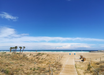 Fototapeta na wymiar playa mediterránea tranquila de Canet, Valencia