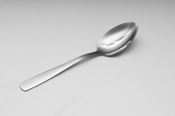 Utensilio de uso principalmente doméstico color plata