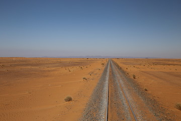 Fototapeta na wymiar Chemin de fer entre Choum et Zouerate (Mauritanie)