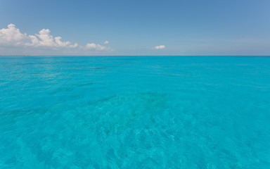 Fototapeta na wymiar Caribbean Sea in Cancun