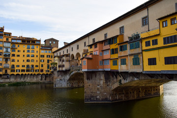 Fototapeta na wymiar ponte vecchio en florencia, italia