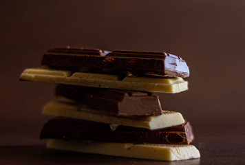  CUP CAKE AND DELICIOUS CHOCOLATE BARS