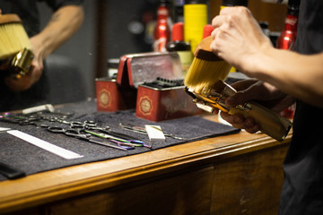 Cleaning the hair clipper