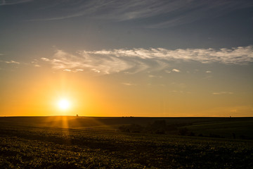 Obraz premium pôr-do-Sol no campo