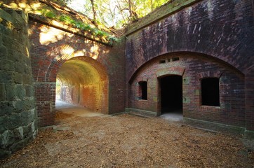 Fototapeta na wymiar 友ヶ島の廃墟とトンネル