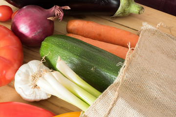 Gemüse auf Tisch in der Küche