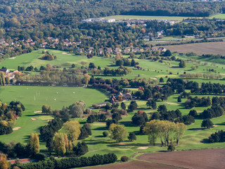 vue aérienne à l'automne du golf de Villennes-sur-Seine en France