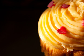 Powder in the form of heart lies on the cake