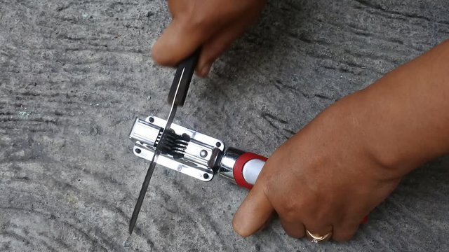 sharpen the knife to make it sharp