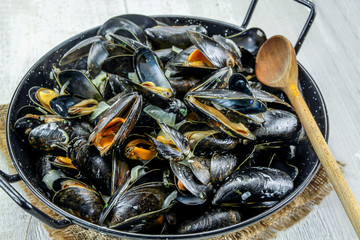 moules cuisinées au vin blanc 