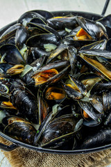 moules cuisin&eacute;es au vin blanc 