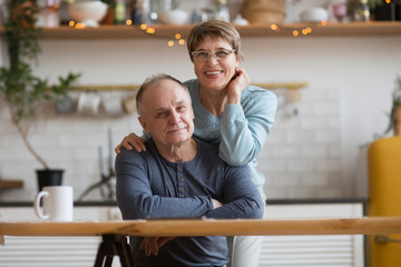 Obraz premium Portrait of relaxed fun senior couple together in their kitchen at home