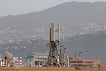 Antennas for mobile radio communications on a roof topp